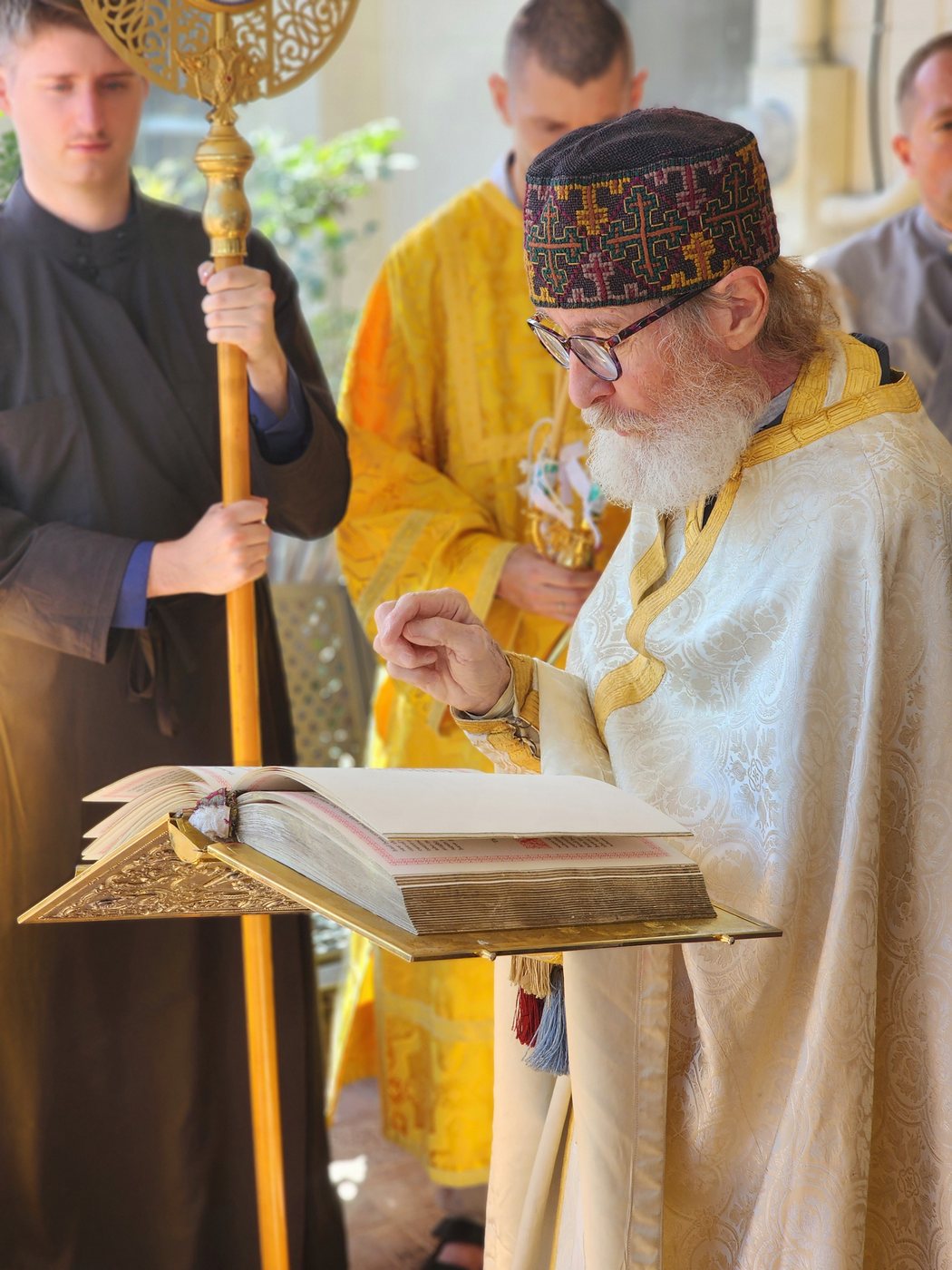 Fr. Stephen proclaiming the Paschal Gospel