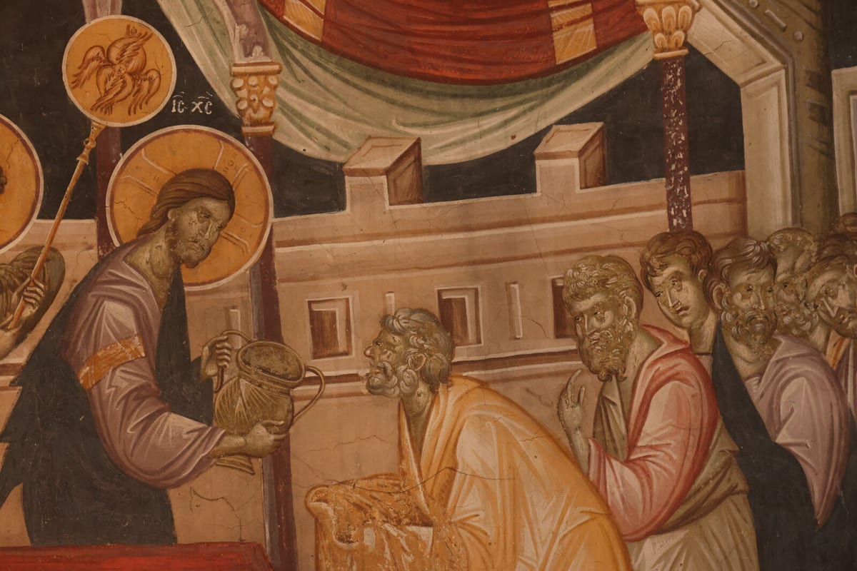 Fresco of the Communion of the Apostles: Christ giving the chalice to His disciples at the altar.
